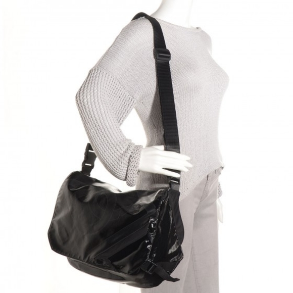 Chanel ligne duffle - Picture 1 of 8